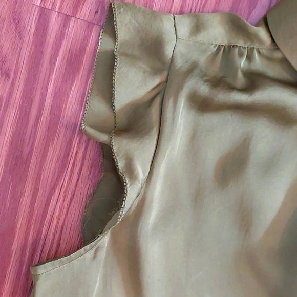 Violet & Claire, Silky Flutter Sleeve Blouse, Sz L, NWT - Picture 3 of 11